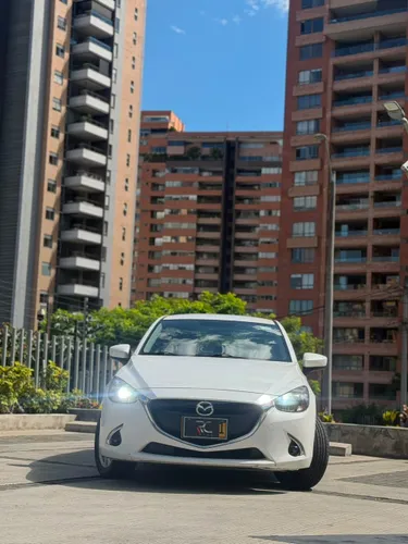 Mazda 2 Sedan Touring