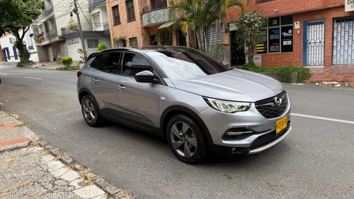 Opel Granland x