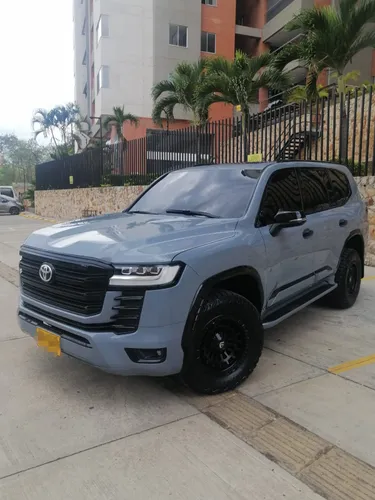 Toyota Land Cruiser  LC200 Actualizada a LC300 2024  4.5 V8 Twin Turbo Diésel