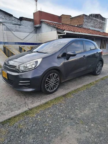 kia rio space R 2015