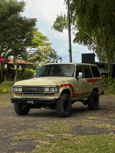 Toyota FJ60 modelo 1983
