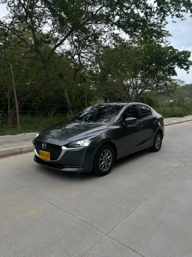 Mazda 2 Touring 2023 perfecto estado