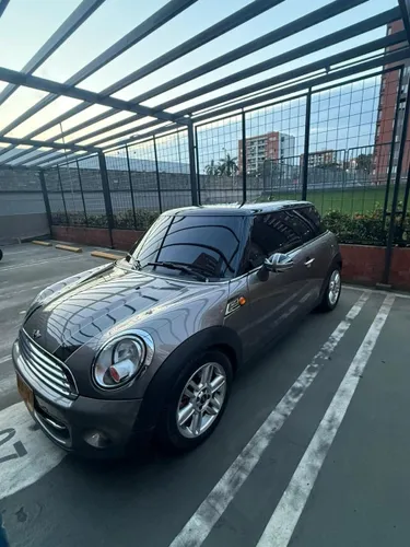MINI Cooper R56 2013 Full Equipo  107.000 km  Automático  Excelente Estado
