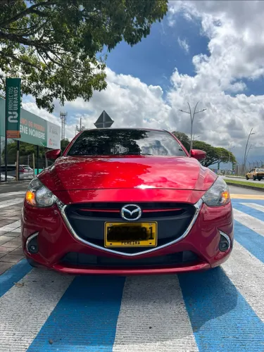 Mazda 2 sedán Touring automático  2019