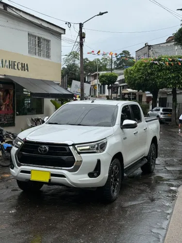 Toyota Hilux SRX 2023 diesel 2.8