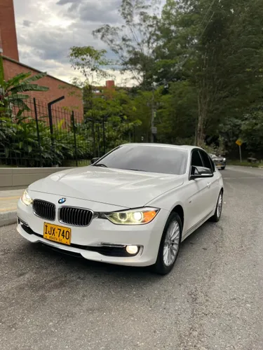 BMW 320i Luxury