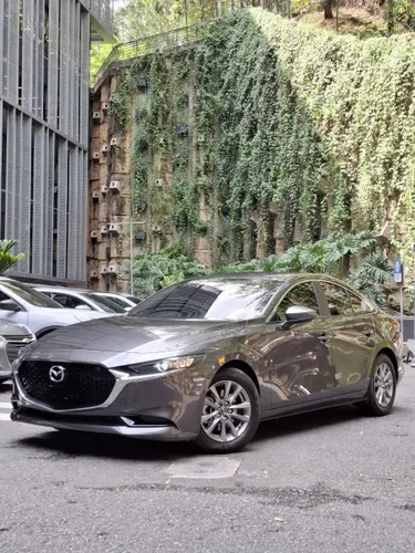 Mazda 3 Touring hibrido 2.0 AT