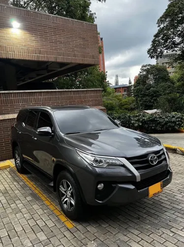 TOYOTA FORTUNER 2.4 2020
