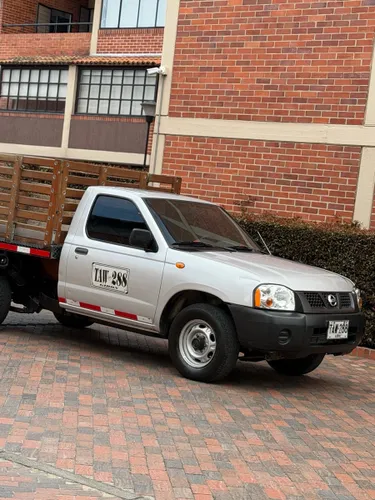 Nissan frontier 2.4 4x2 estacas