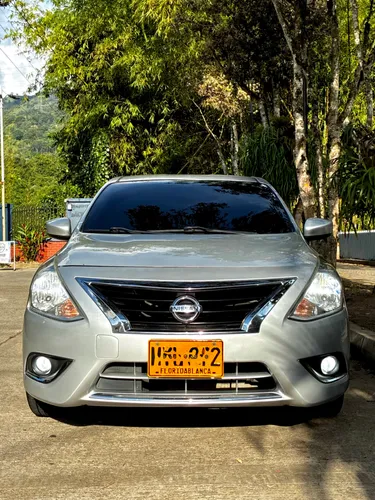NISSAN VERSA 2015 FULL EQUIPO - IMPECABLE ESTADO