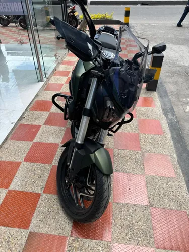 Bajaj Dominar 400 Touring 2025  6.400 km