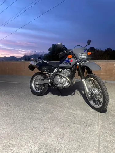 Suzuki DR 650 2021