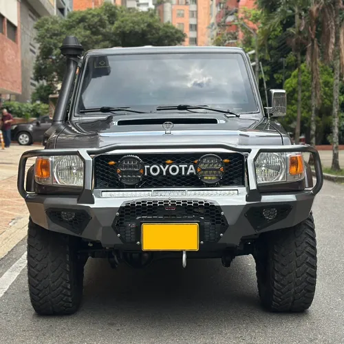 Toyota land cruiser 79 blindada