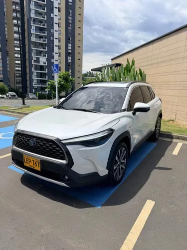 Vendo Toyota Corolla Cross 2023 versión SE-G Hybrid la más equipada
