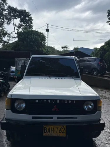 Mitsubishi Montero standard modelo 89