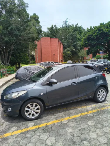 Mazda 2 2011