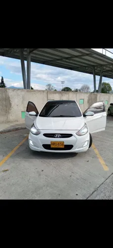 Hyundai i25 hatchback modelo 2015