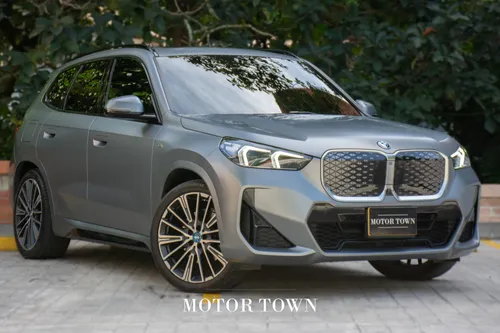 BMW IX1 Xdrive30 Edición M Frozen Eléctrica 2025