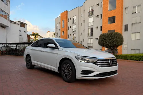 VOLKSWAGEN JETTA 7 TSI COMFORTLINE MT 1400CC T R16