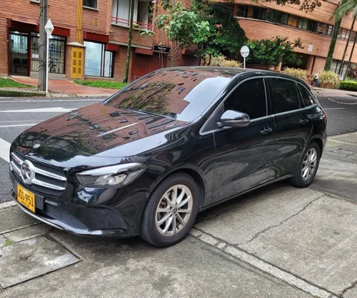 MERCEDES BENZ B200 2020