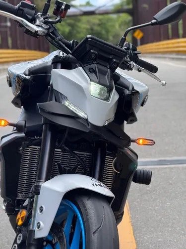 VENDO YAMAHA MT09 v4