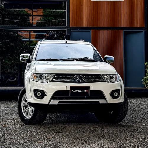 Mitsubishi Nativa V6 4x4 AT 2015