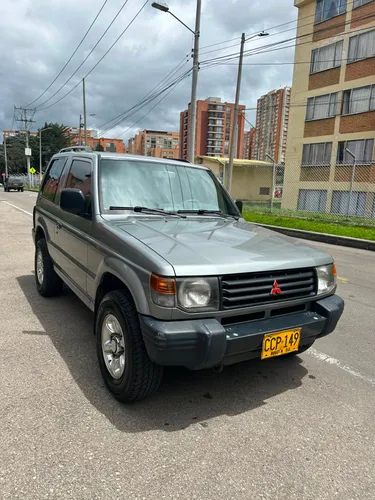 MITSUBISHI MONTERO