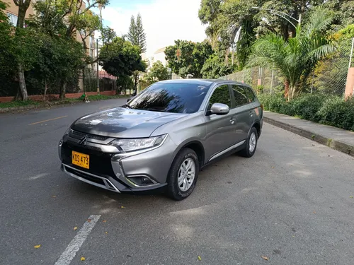 Mitsubishi outlander 2.4  2022