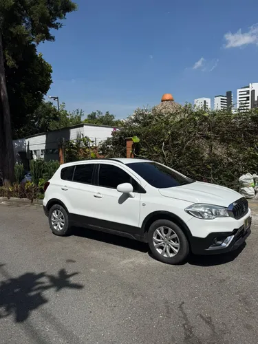 Suzuki Scross modelo 2022