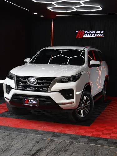 TOYOTA FORTUNER SR 2.4 DIESEL AUTOMATICA 2024