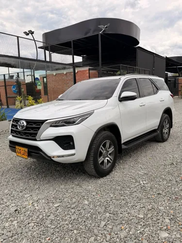 TOYOYA FORTUNER 2023 DIÉSEL 4x2