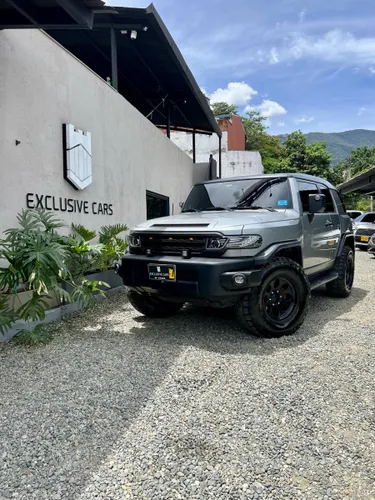 TOYOTA FJ CRUISER