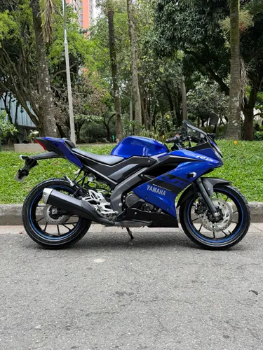 Hermosa Yamaha R15 V3