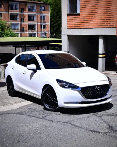 MAZDA 2 GRAND TOURING LX