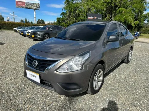 Nissan Versa Drive 2020