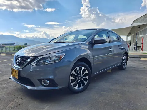 Nissan Sentra 1.8 modelo 2018 automático 80 mil km