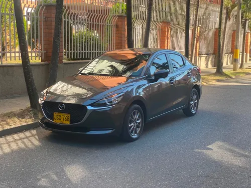 Mazda 2 Touring Sedan 1.5 Automatico