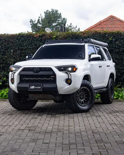 TOYOTA 4 RUNNER SR5 2024