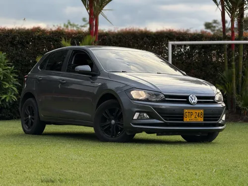 Volkswagen polo confortline 2020