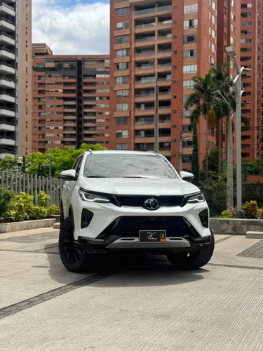 Toyota Fortuner SRV