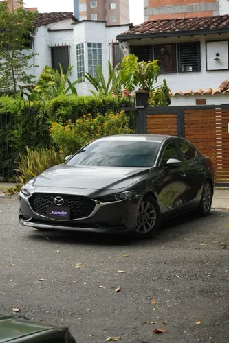 Mazda 3 Touring Híbrido 2023