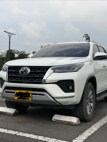 Toyota Fortuner srv 2022 diésel