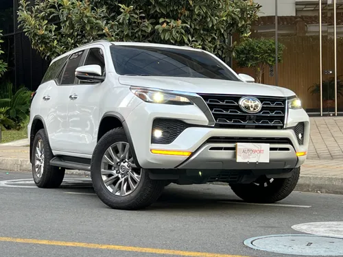 TOYOTA FORTUNER 2.4 DIESEL
