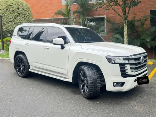 Toyota LC300 Árabe