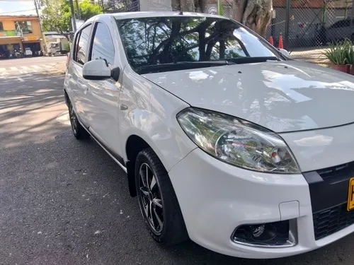 RENAULT SANDERO MODELO 2015