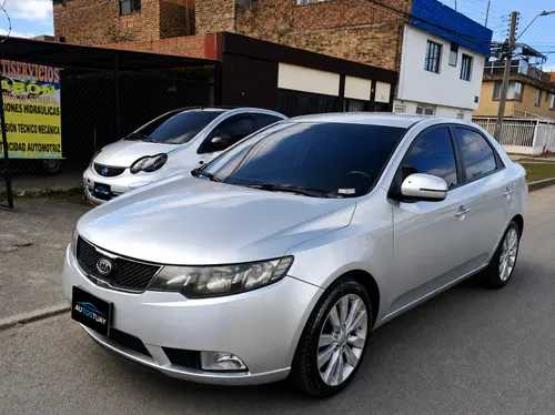 KIA CERATO FORTE XS  - 2012 - Excelente Estado