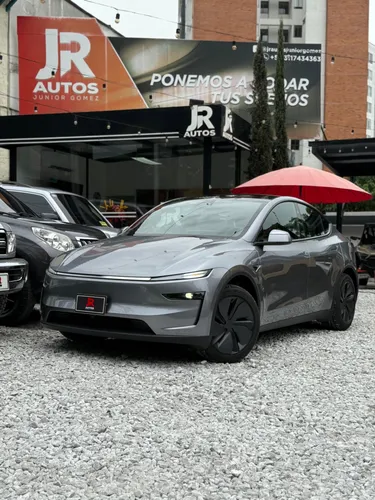 TESLA MODEL Y 2026