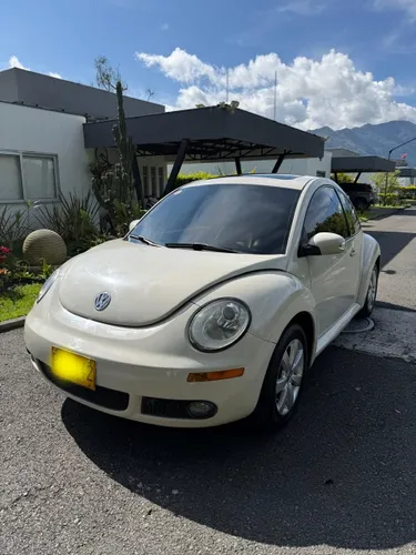 VOLKSWAGEN BEETLE AUTOMATICO TECHO CORREDIZO Y CUERO 2010