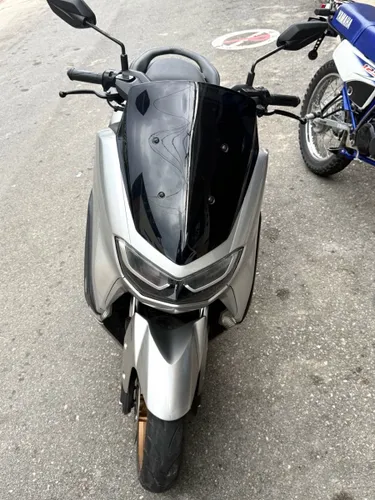 YAMAHA NMAX GRIS 2026