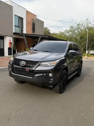 Vendo Toyota fortuner 2020 2.4 turbo diesel